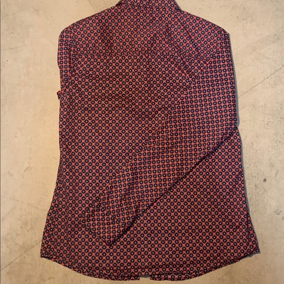 Button up - Picture 3 of 3